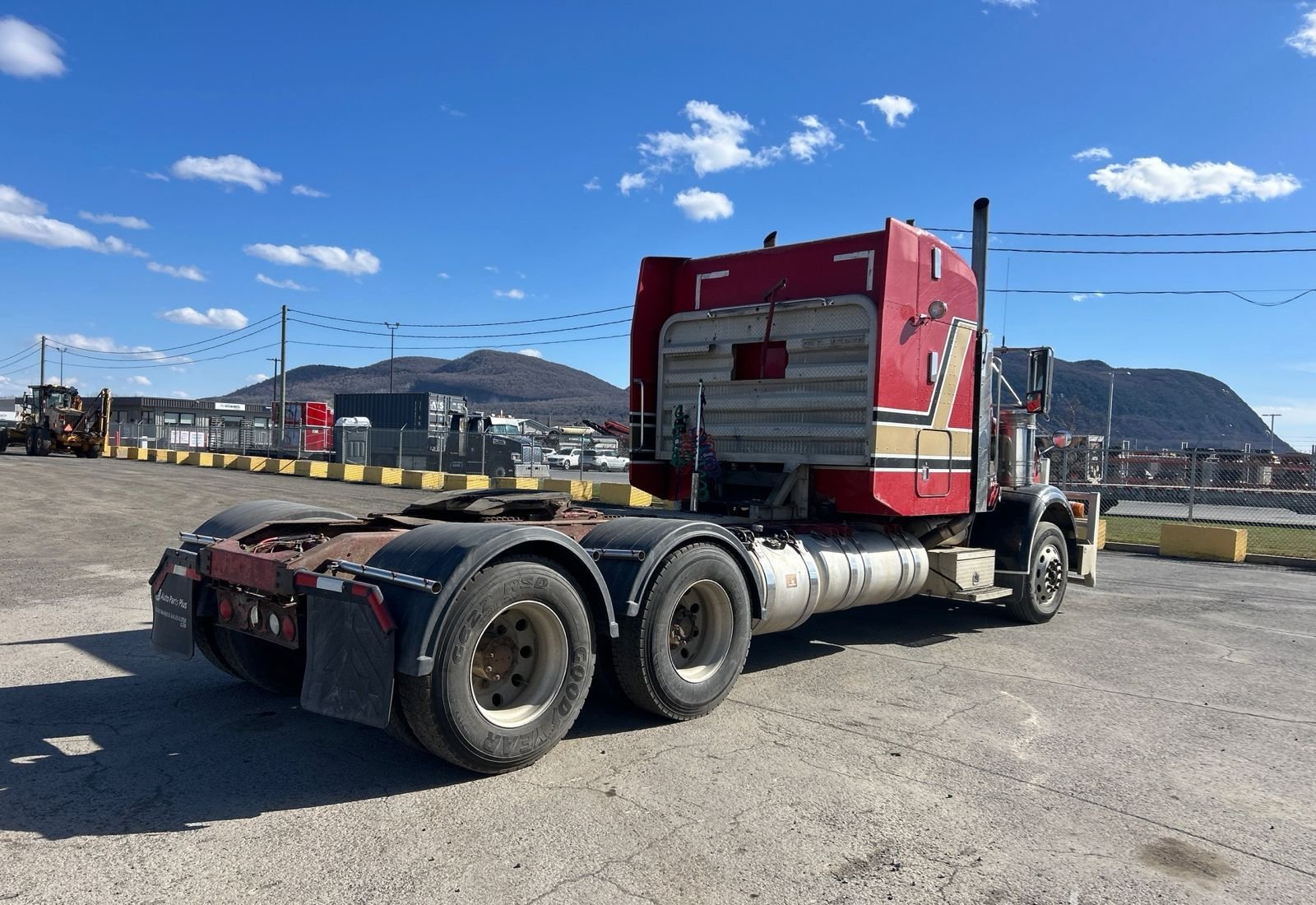 2005 Peterbilt 378 Sleeper 48 pouces 3