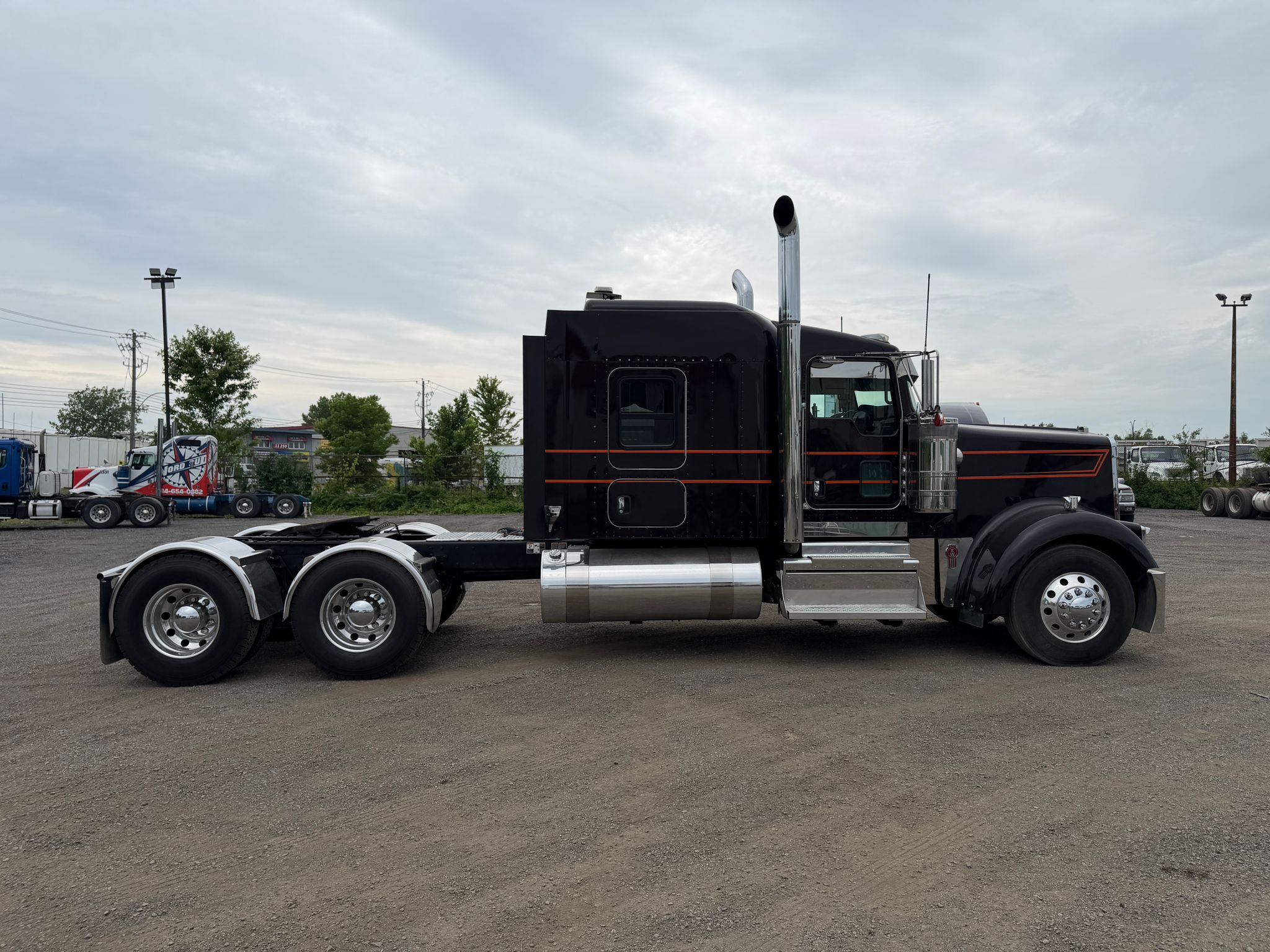 2022 Kenworth W900L 6