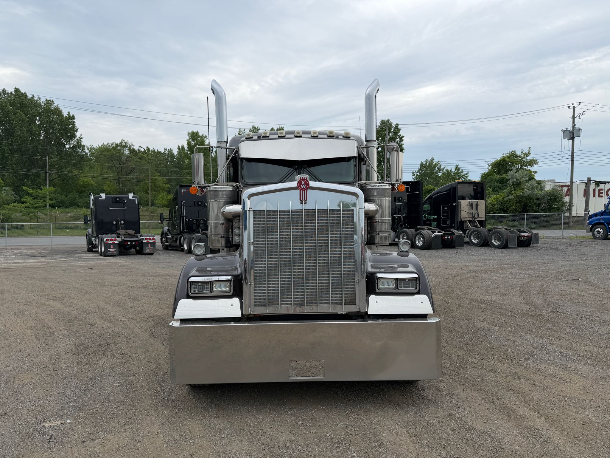 2022 Kenworth W900L 8