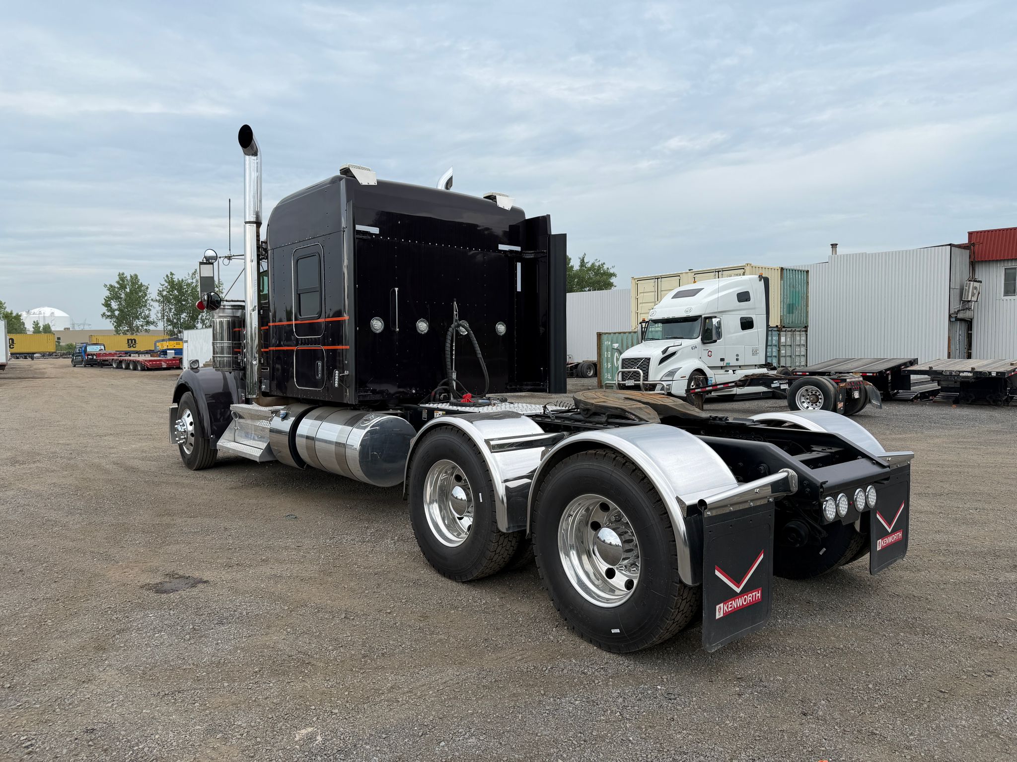 2022 Kenworth W900L 3