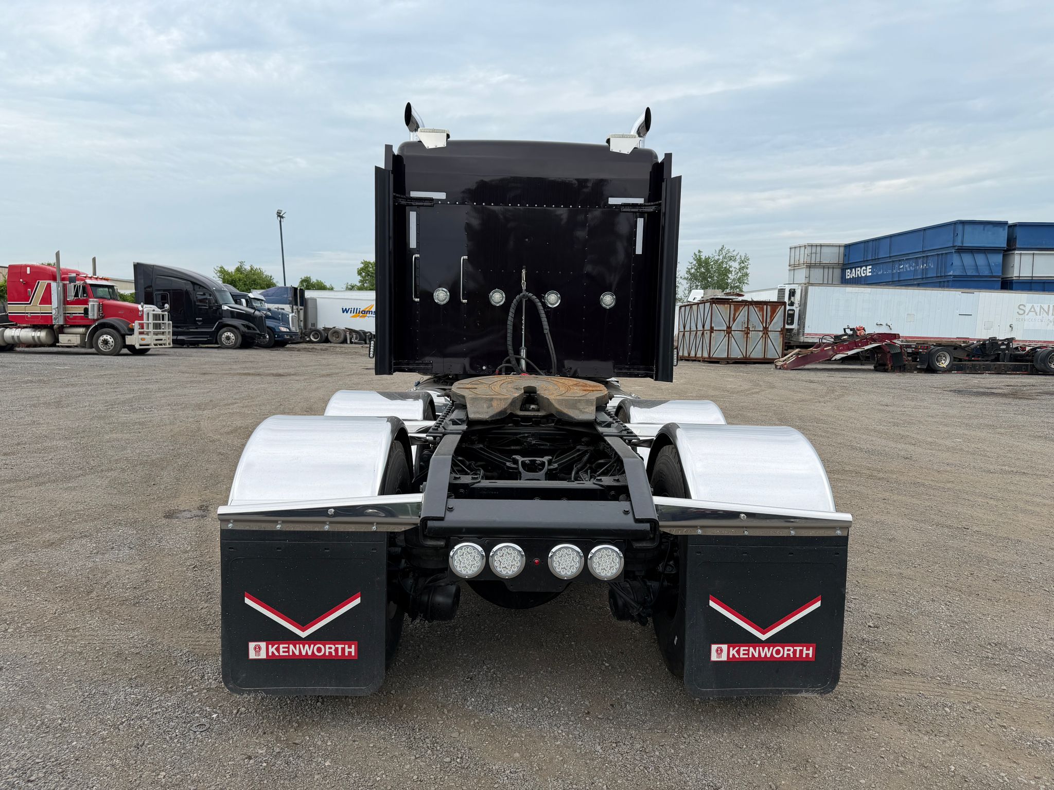 2022 Kenworth W900L 4