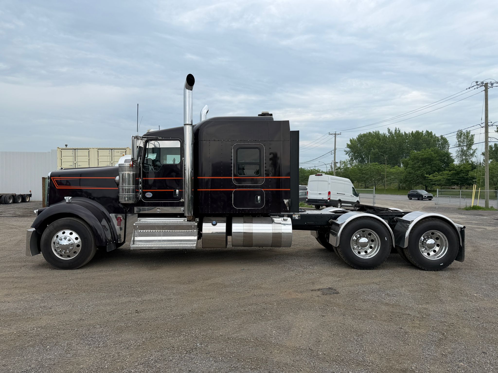 2022 Kenworth W900L 2