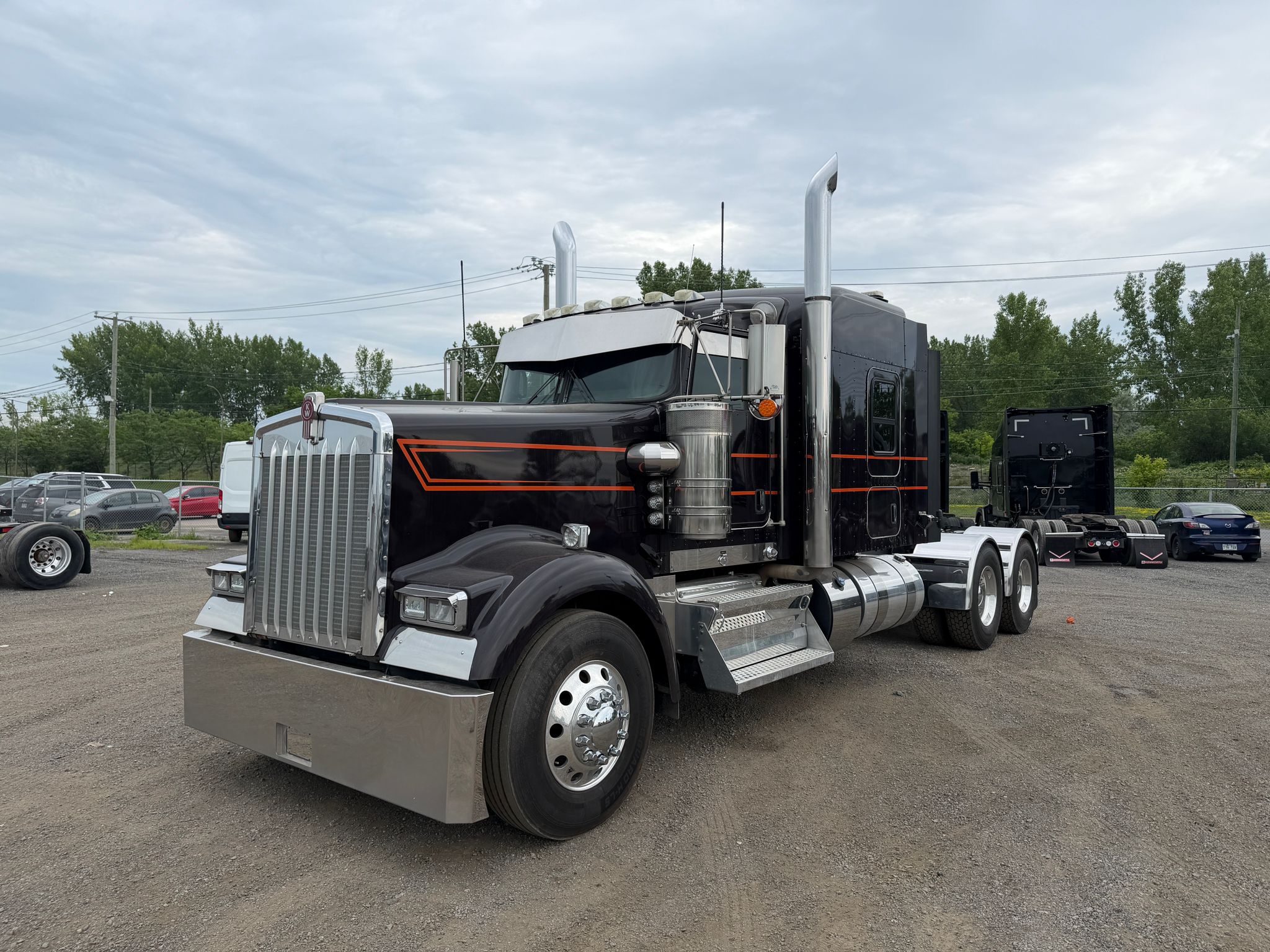 2022 Kenworth W900L