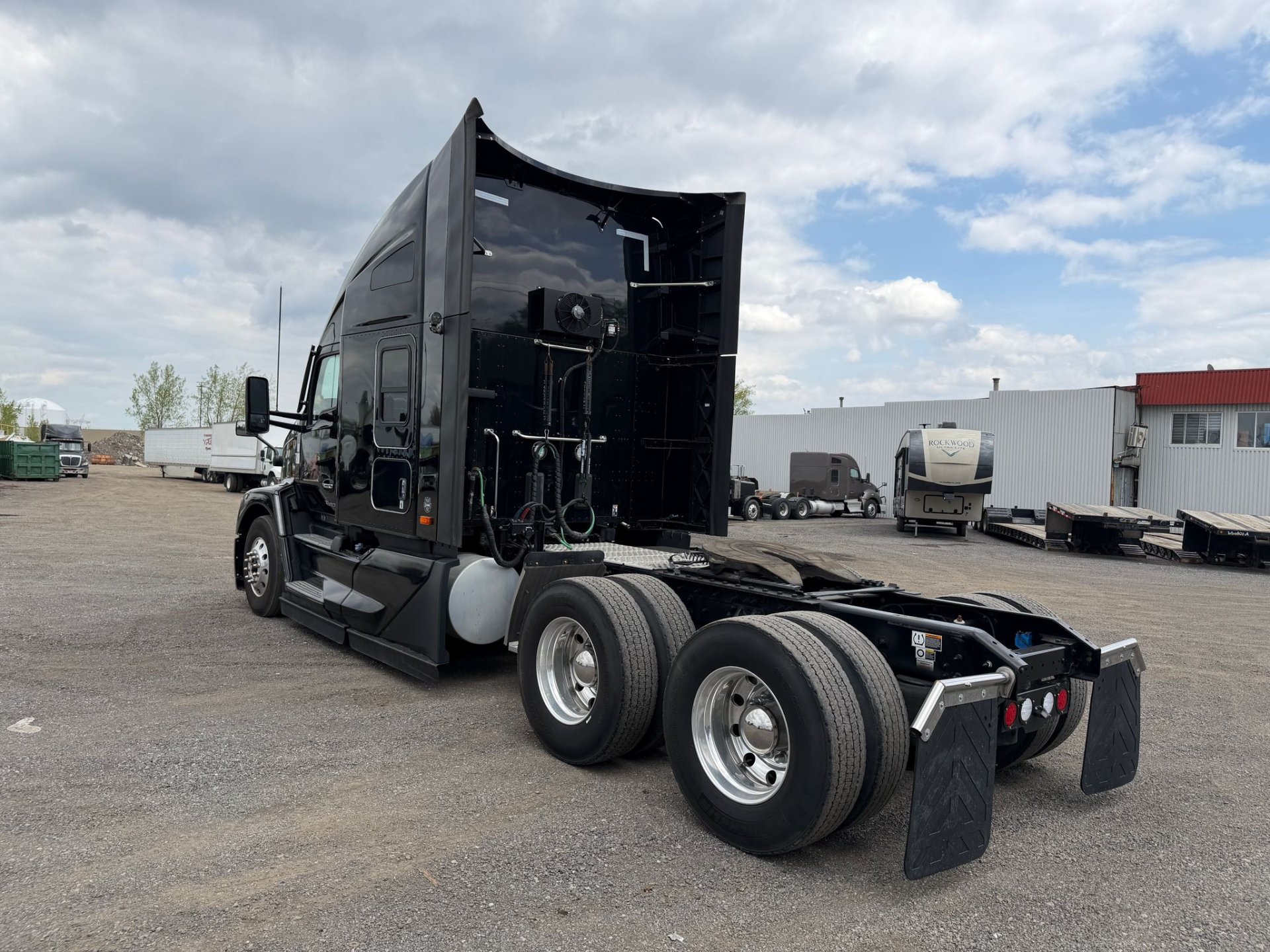2022 Kenworth T680 4