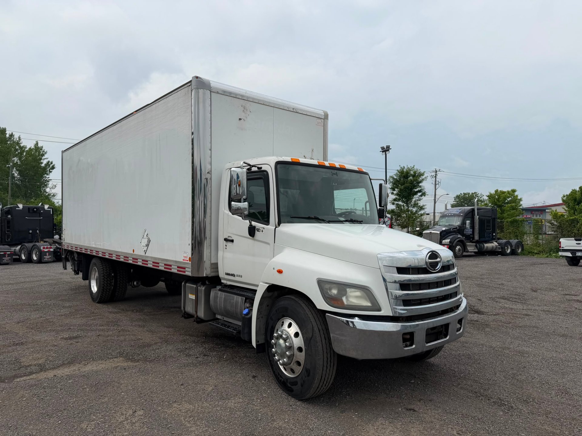 2017 Hino 338 26 PIEDS TAILGATE 7