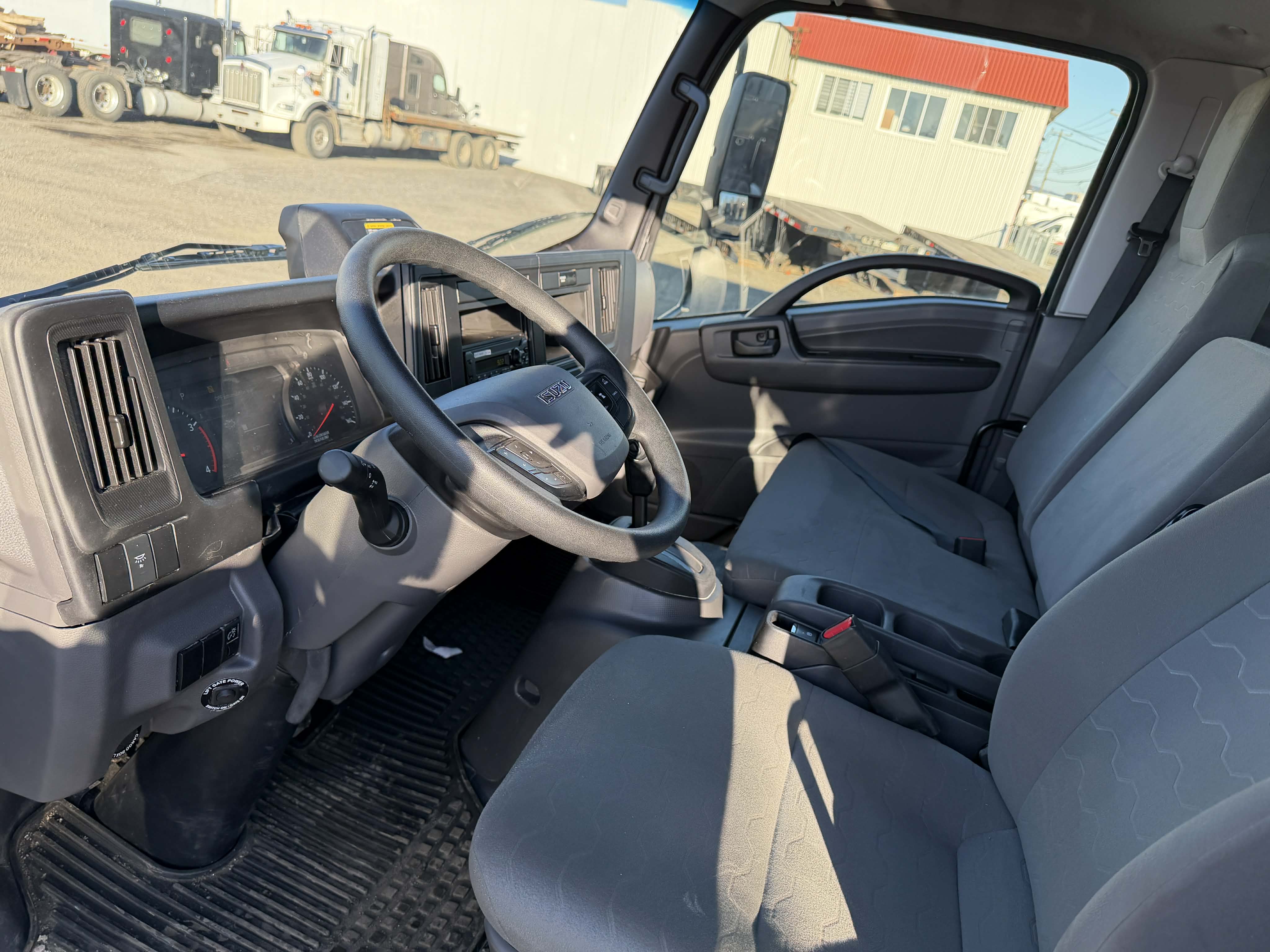 2025 Isuzu NRR 10