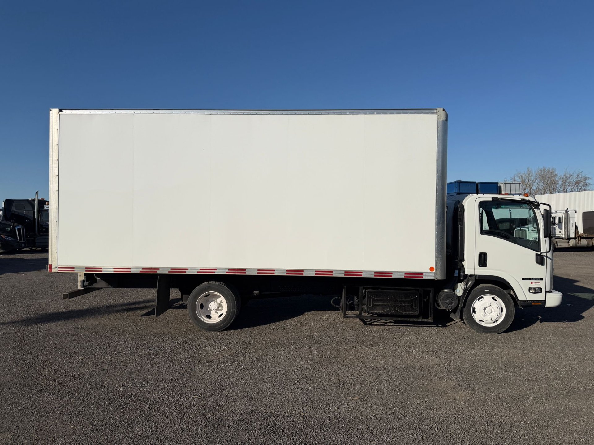 2022 Isuzu NRR 20 PIEDS 6