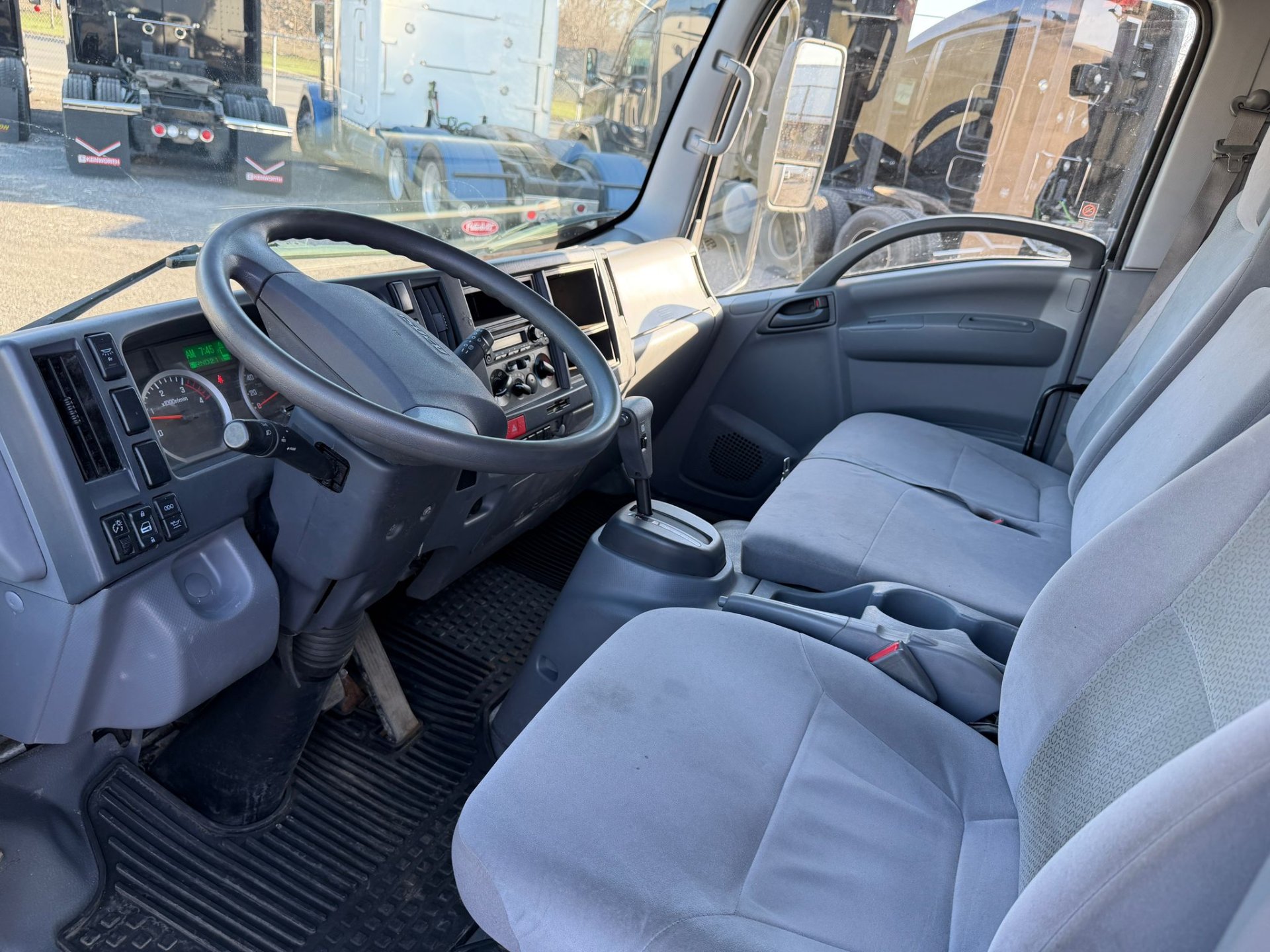 2022 Isuzu NRR 20 PIEDS 9