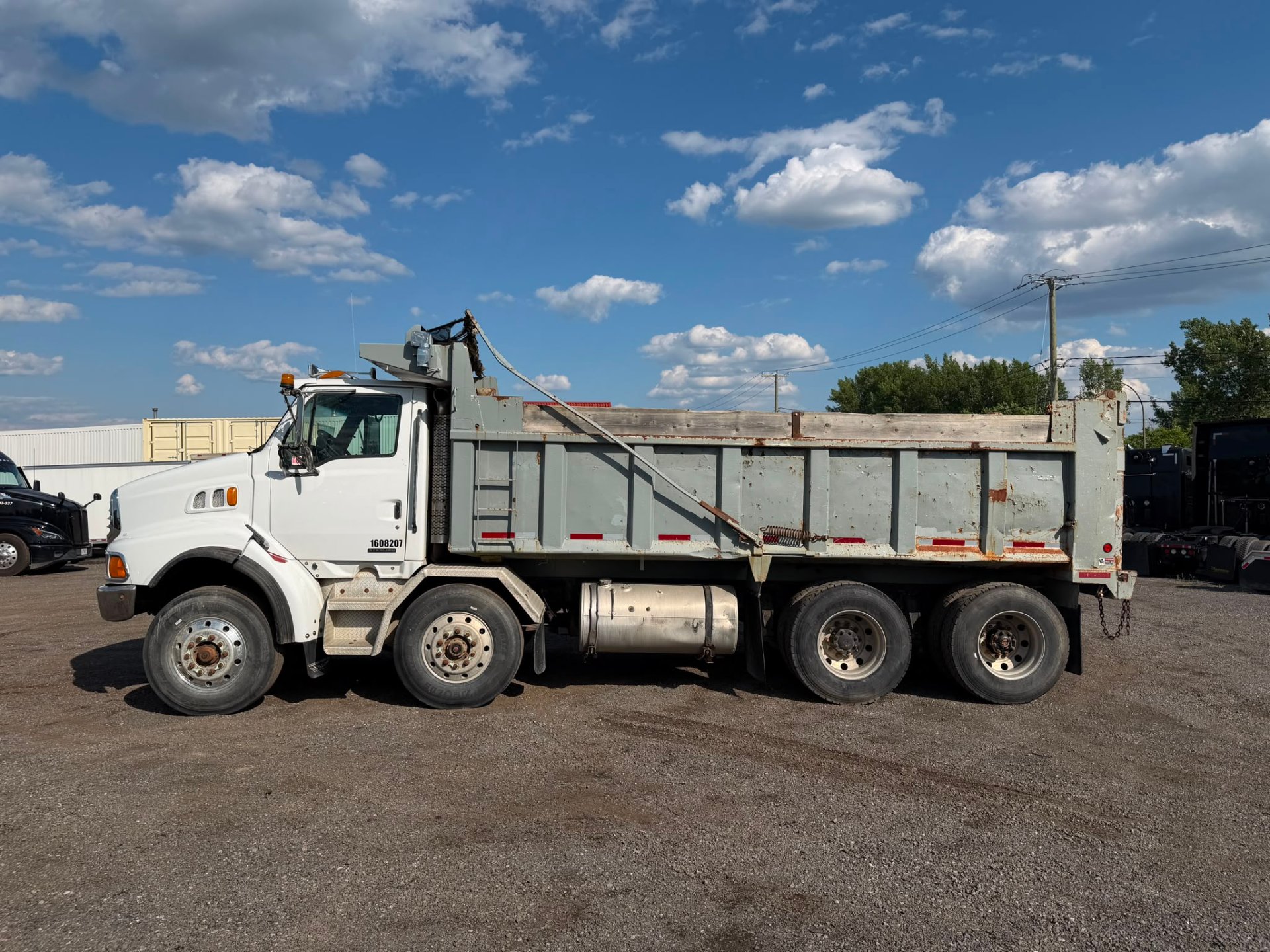2000 Sterling L9500 series Dompeur 12 roues 2