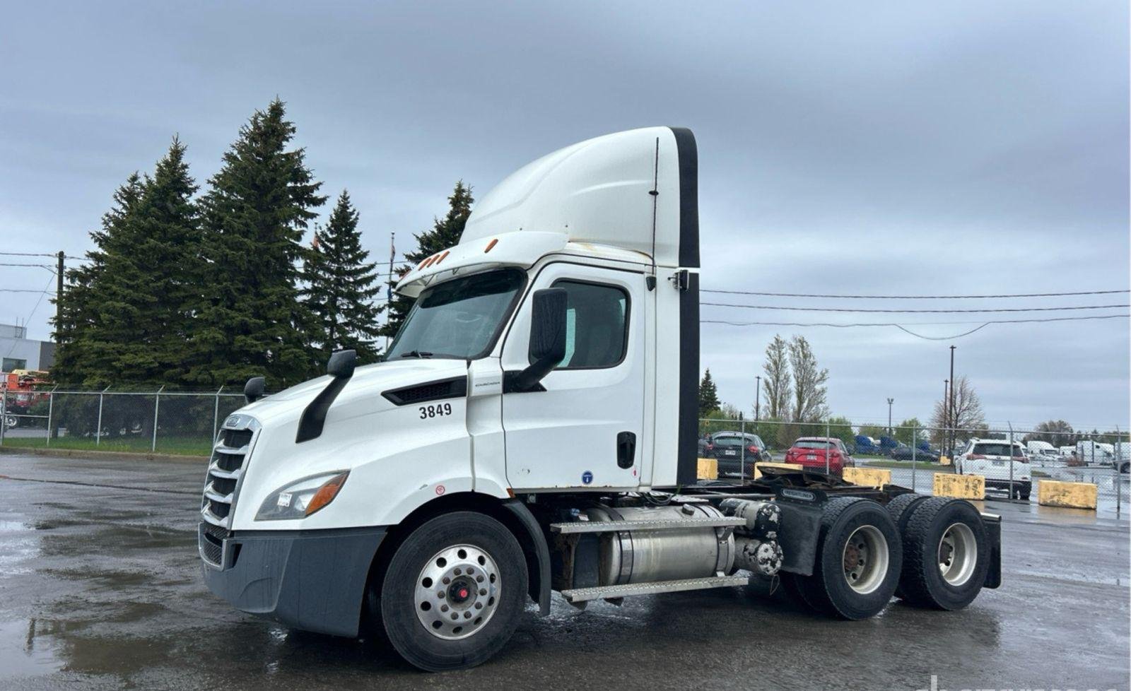 2020 FREIGHTLINER Cascadia 116" Day cab