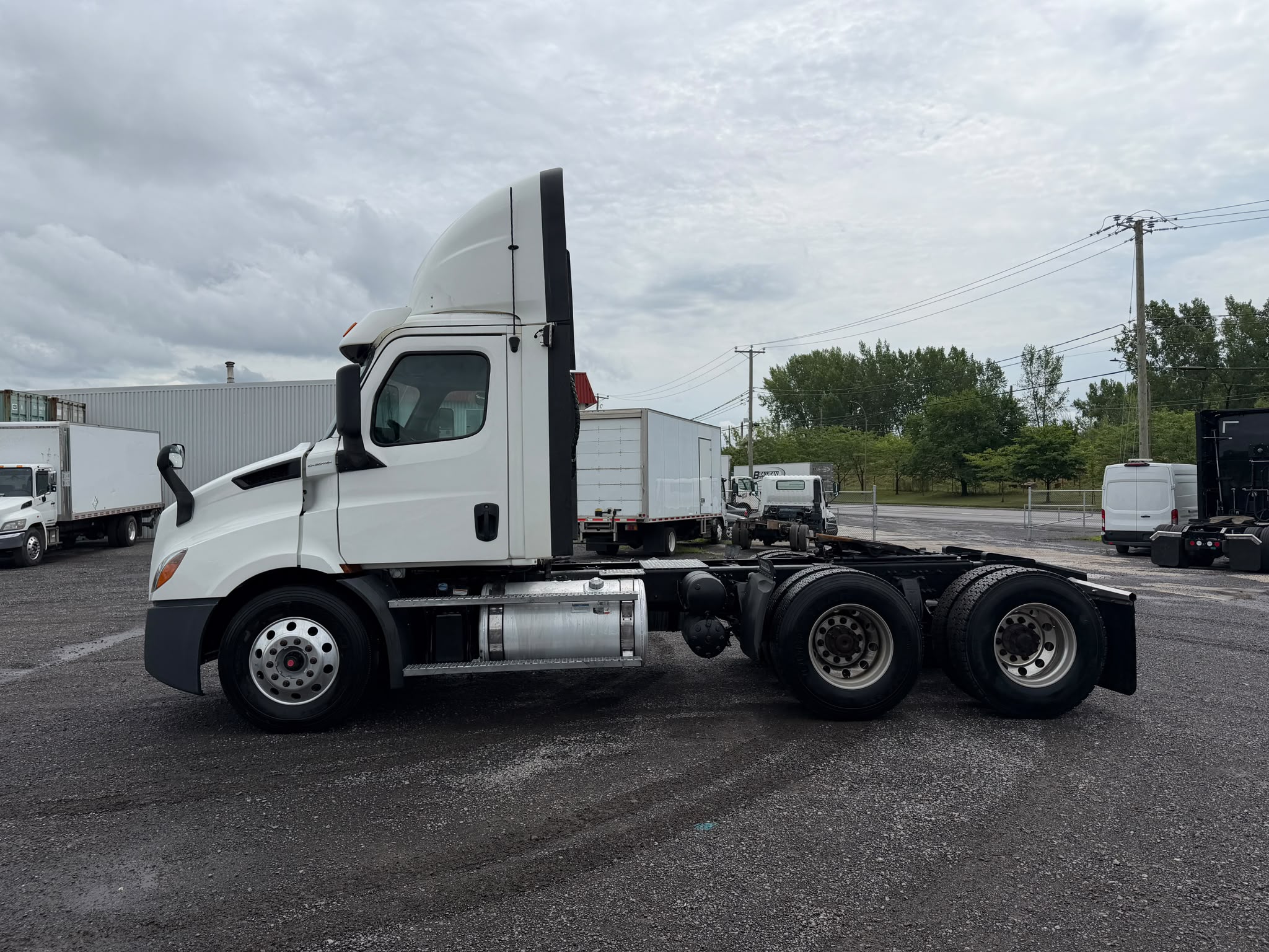 2020 FREIGHTLINER Cascadia 116" Day cab 2
