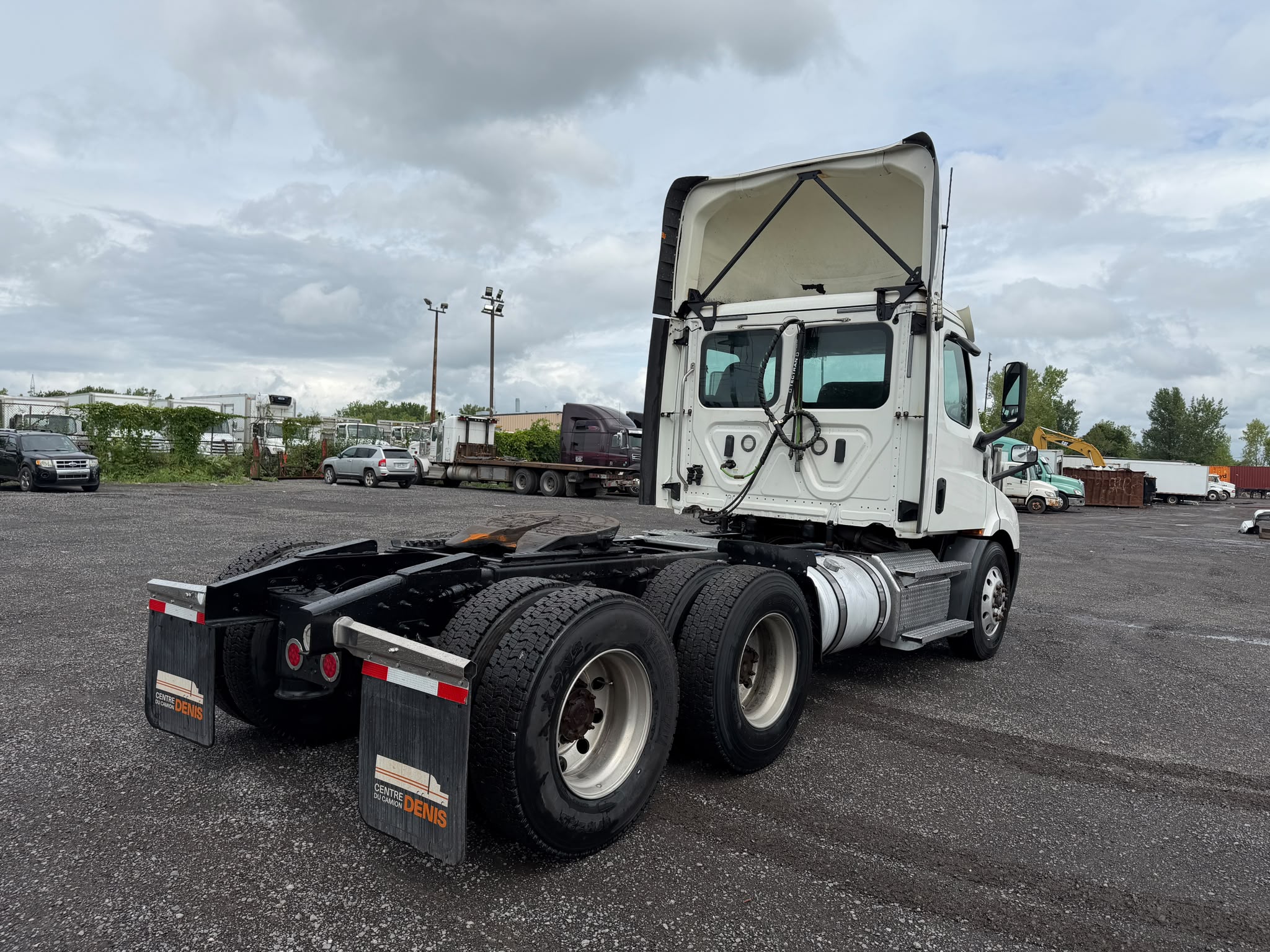 2020 FREIGHTLINER Cascadia 116" Day cab 5