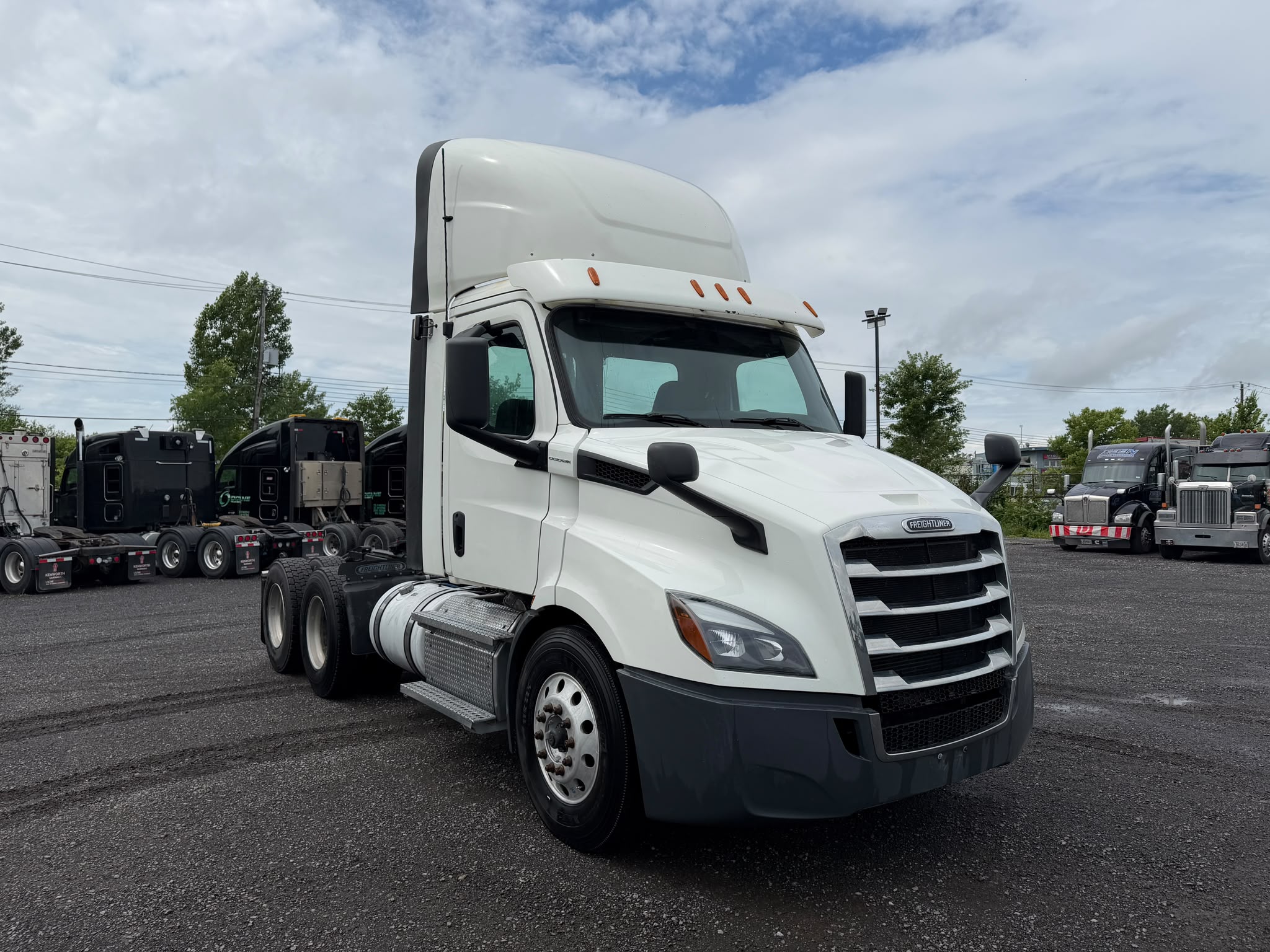 2020 FREIGHTLINER Cascadia 116" Day cab 7