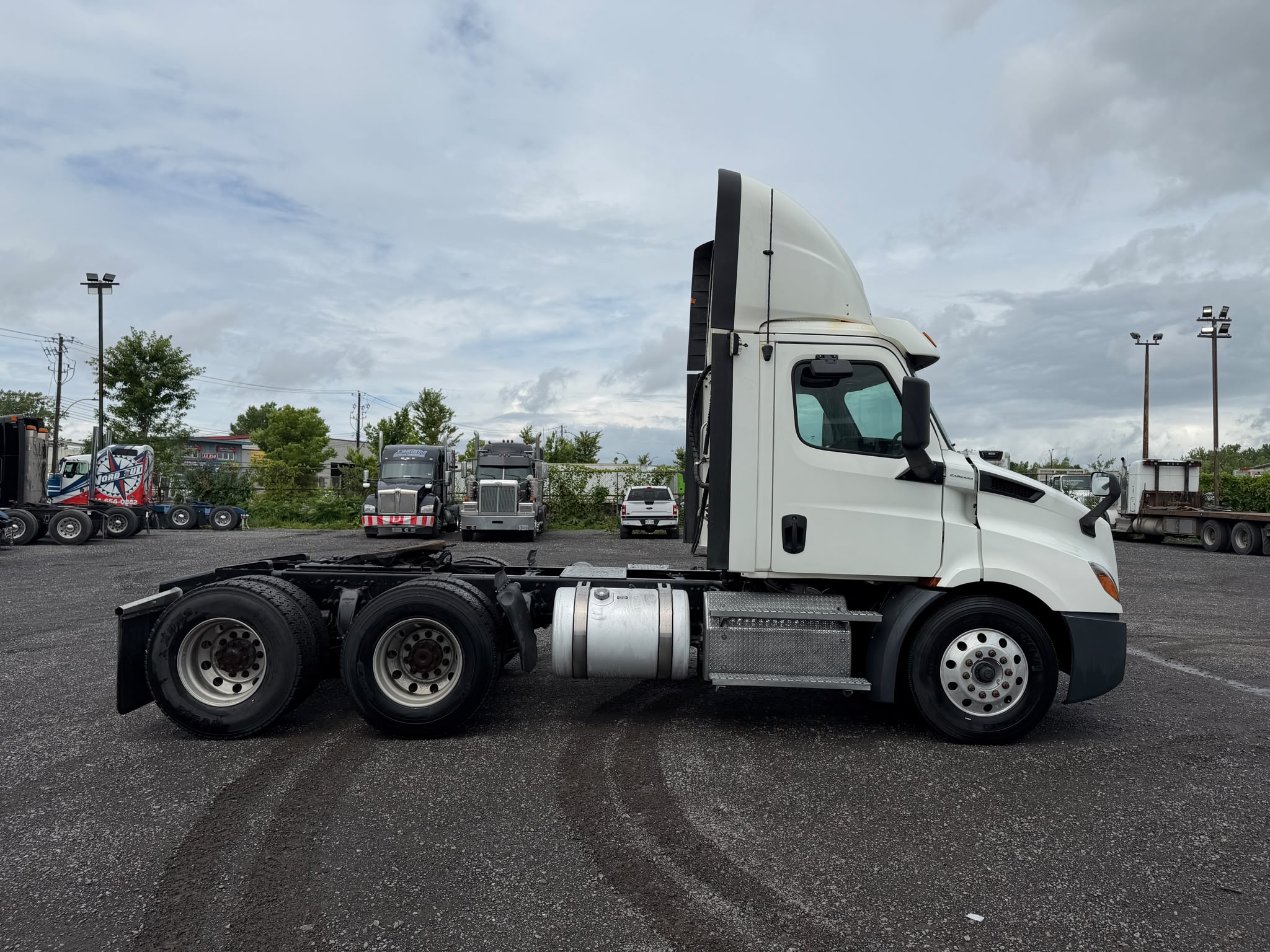 2020 FREIGHTLINER Cascadia 116" Day cab 6