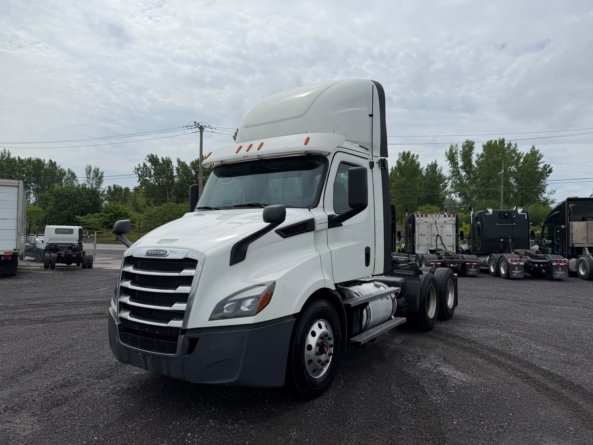 2020 FREIGHTLINER Cascadia 116" Day cab