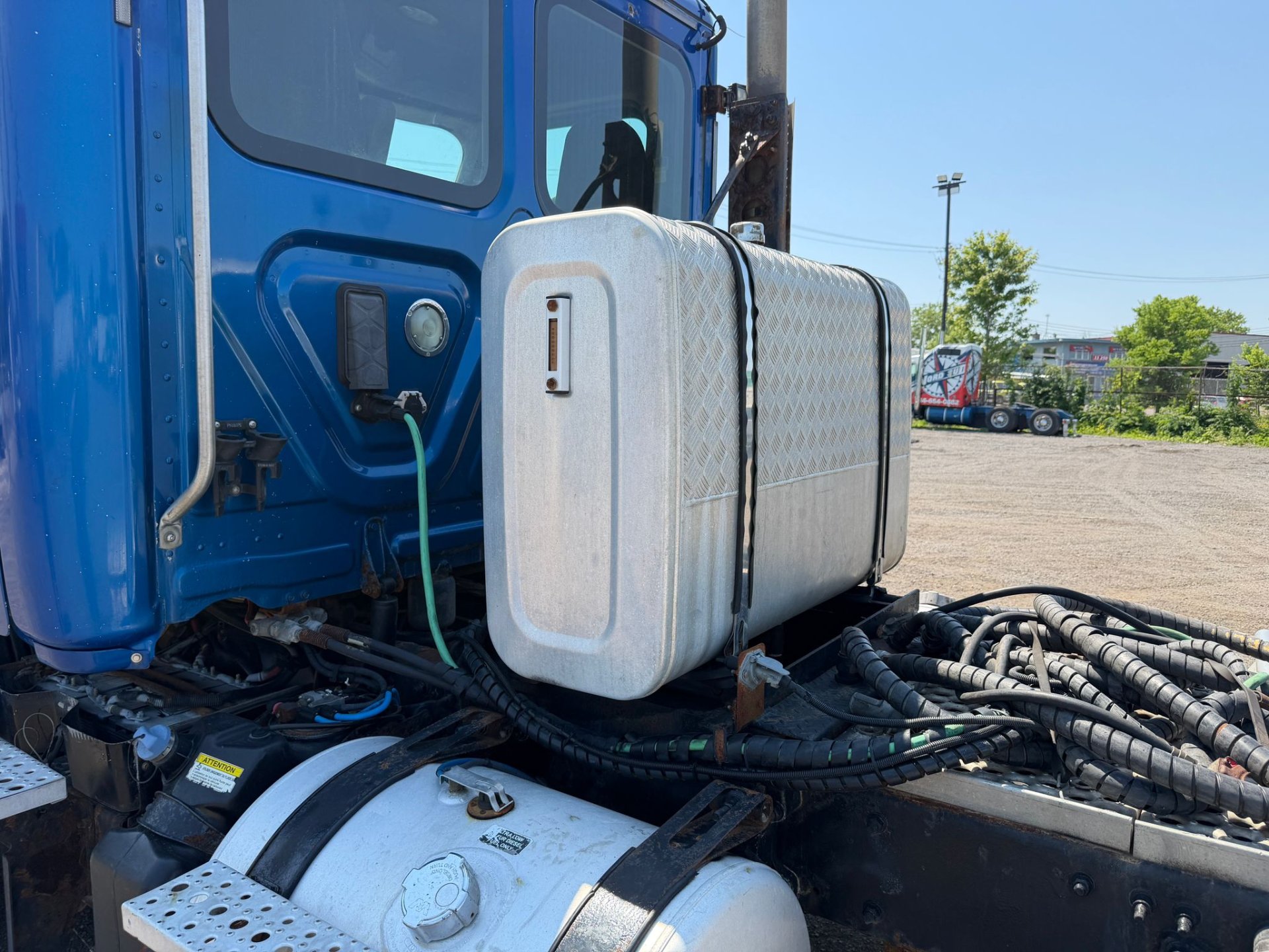 2017 Freightliner Cascadia 113 113" sleeper cab 12