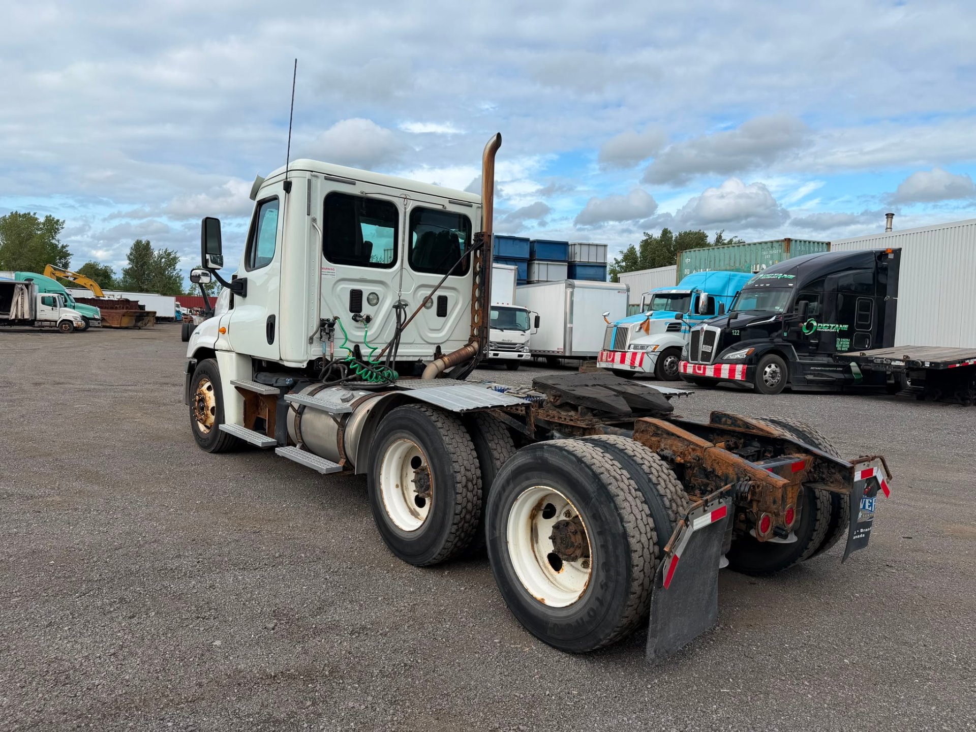 2013 Freightliner Cascadia DAYCAB 3