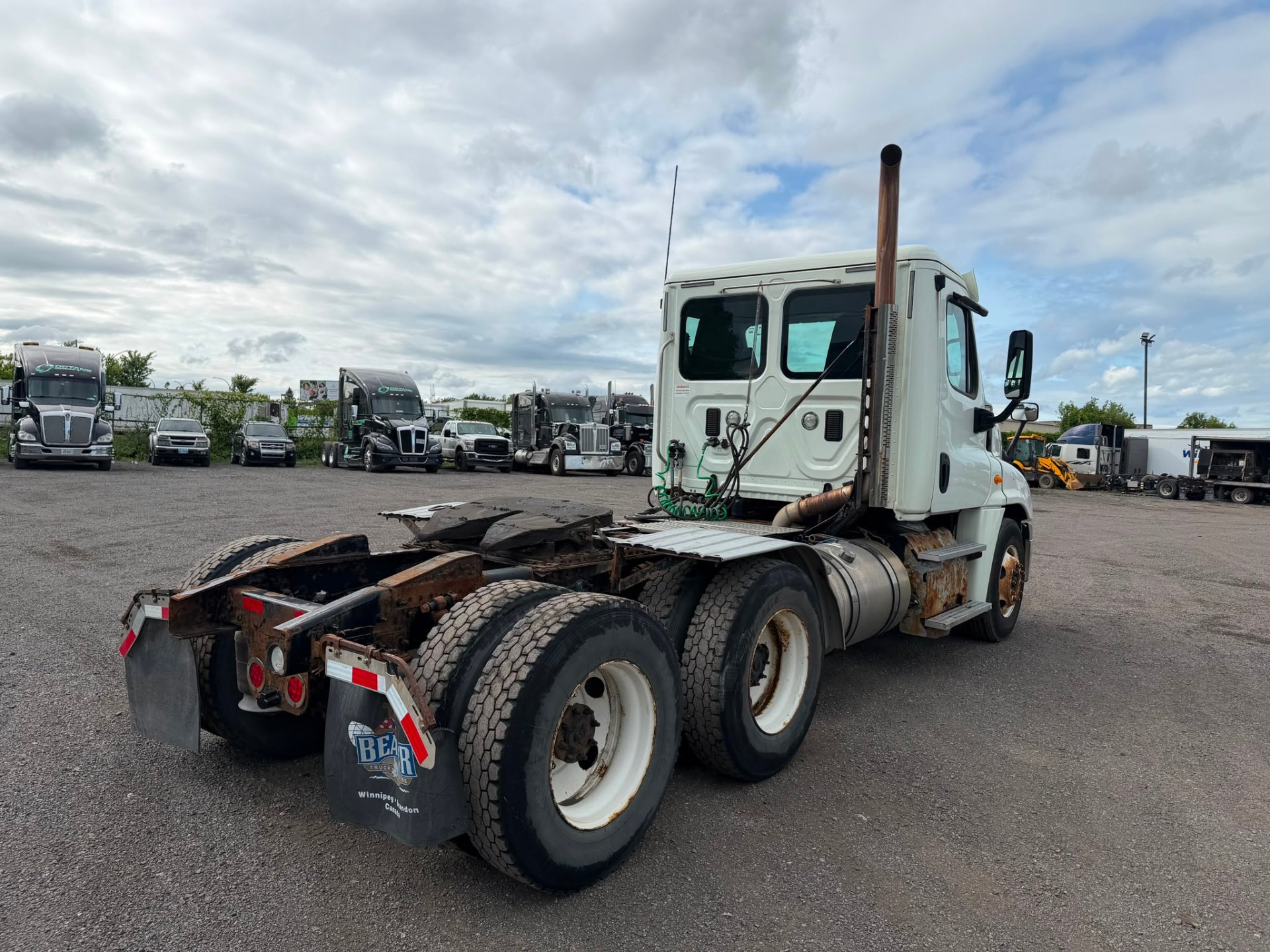 2013 Freightliner Cascadia DAYCAB 5