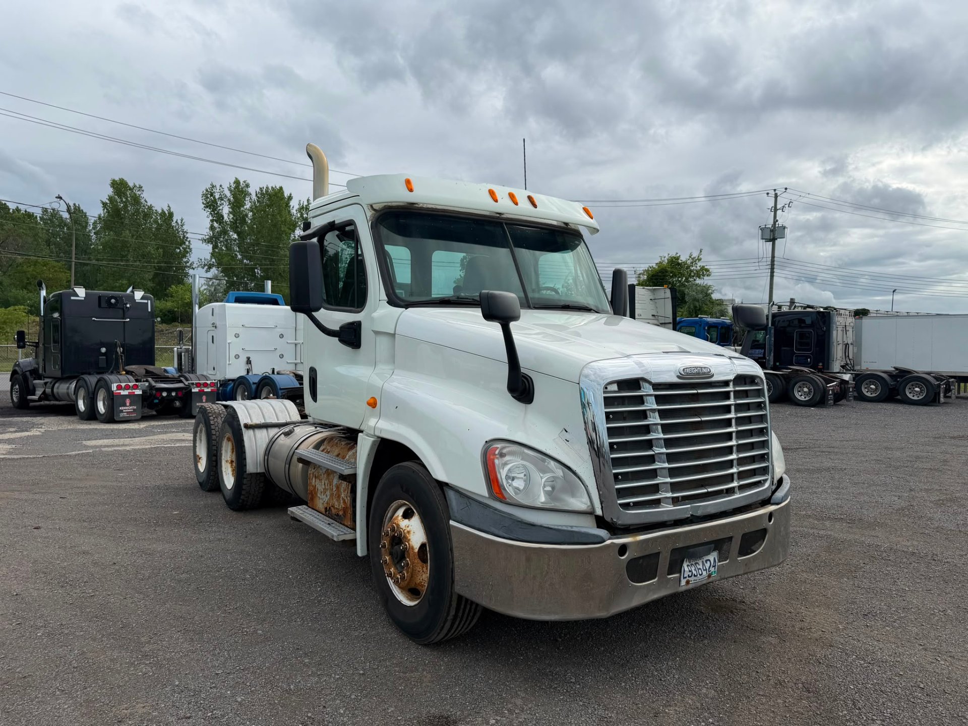 2013 Freightliner Cascadia DAYCAB 7
