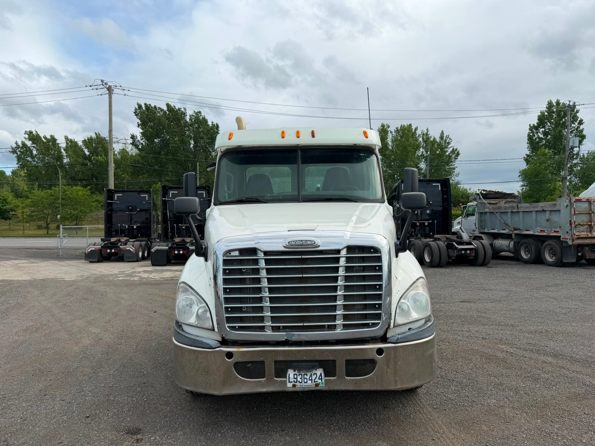2013 Freightliner Cascadia DAYCAB 8