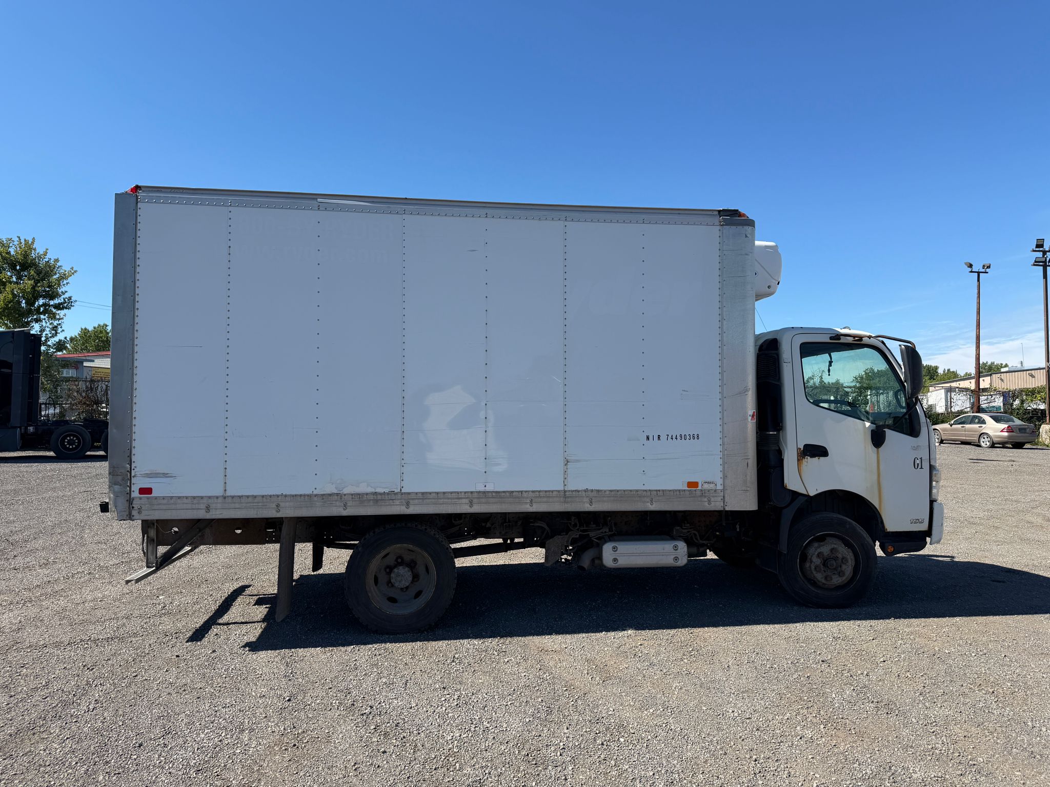 2013 Hino 195 Silver Knight — Réfrigéré 15 pieds 6