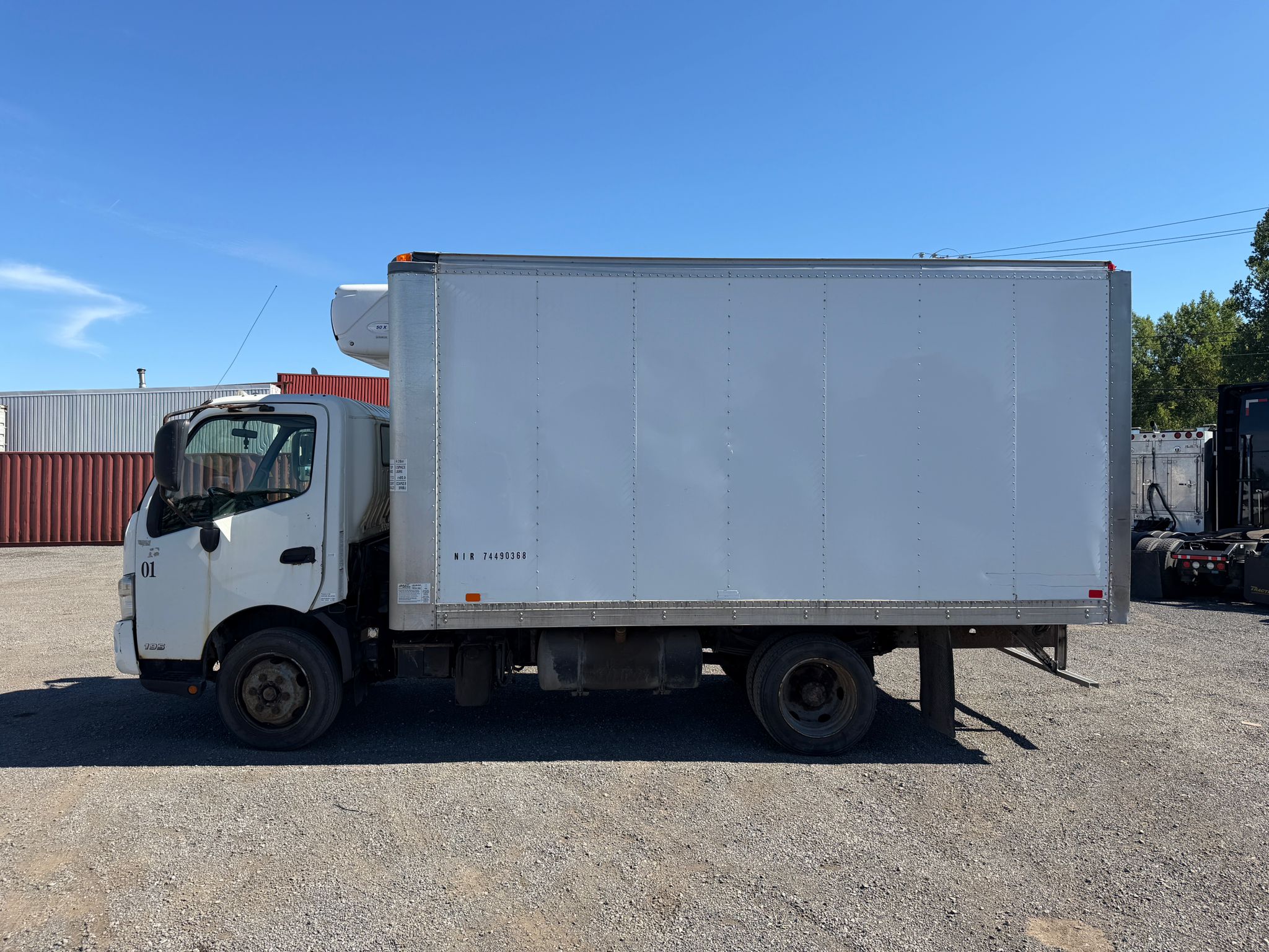 2013 Hino 195 Silver Knight — Réfrigéré 15 pieds 2