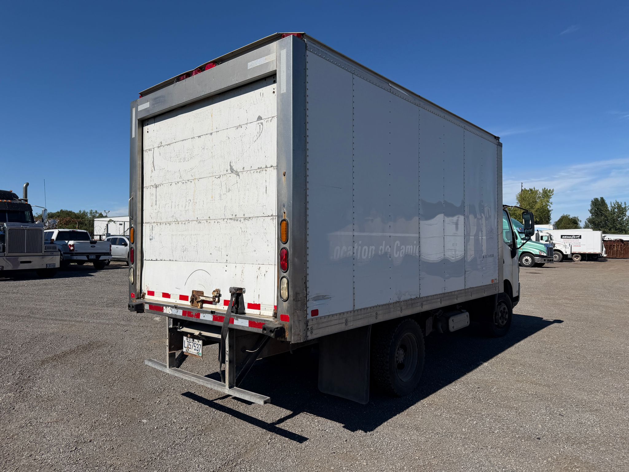 2013 Hino 195 Silver Knight — Réfrigéré 15 pieds 5