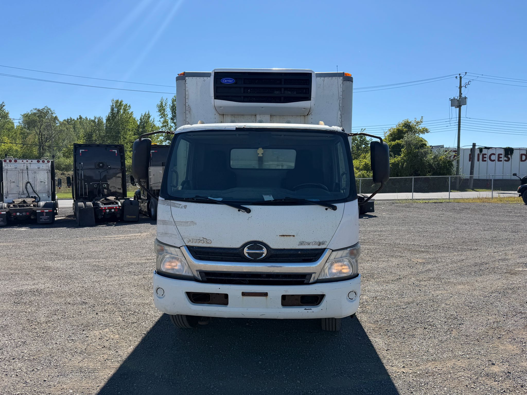 2013 Hino 195 Silver Knight — Réfrigéré 15 pieds 8
