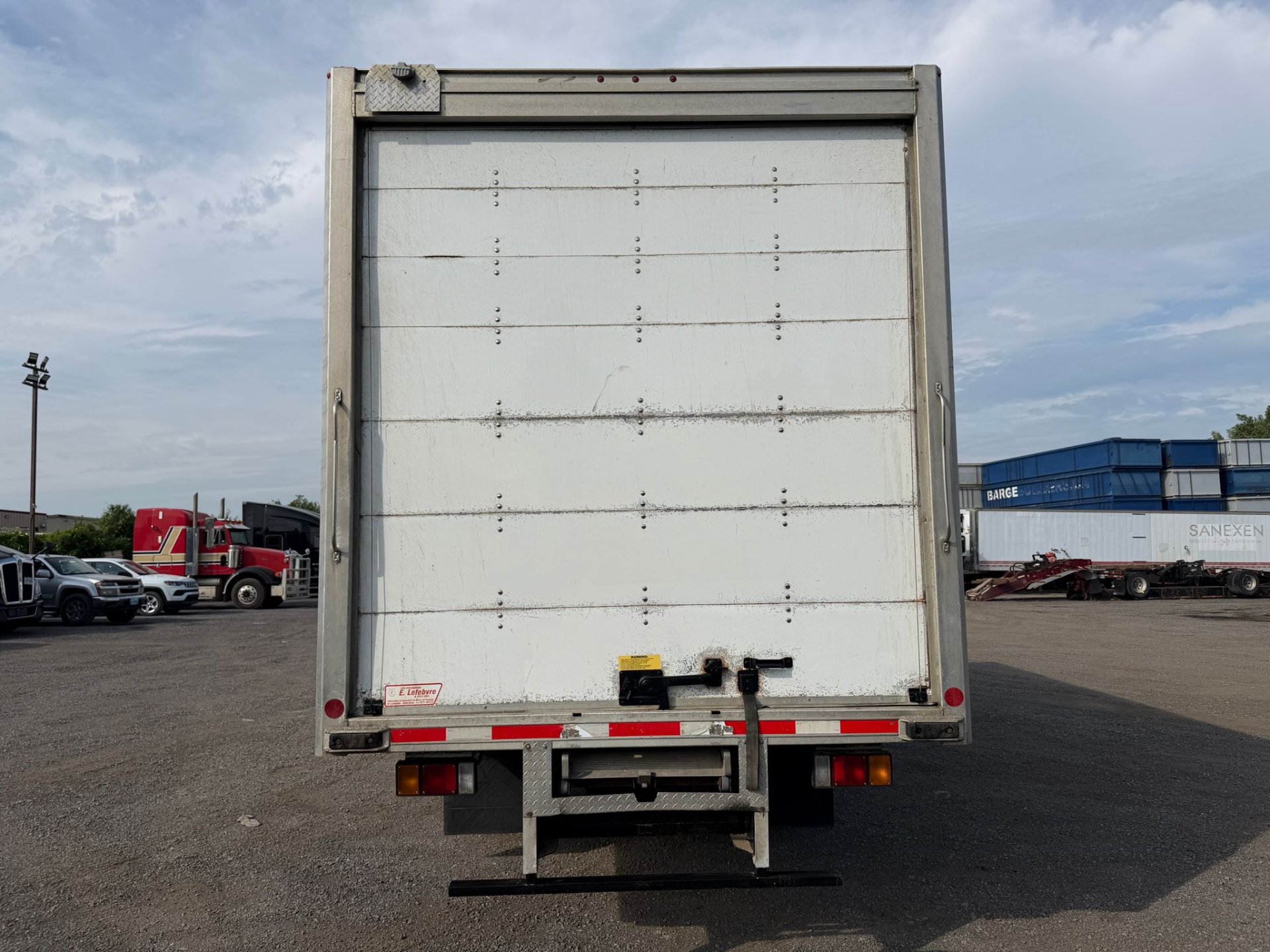 2020 Isuzu NRR 22 pieds 106 pouces de haut 4